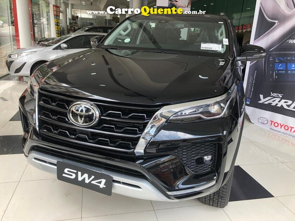 TOYOTA HILUX SW4 2.8 D-4D TURBO SRX 7L 4X4 - Loja