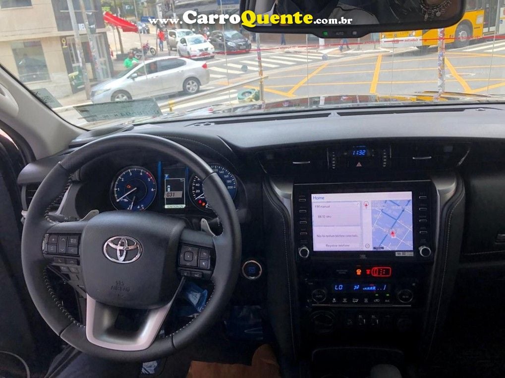 TOYOTA HILUX SW4 2.8 D-4D TURBO SRX 7L 4X4 - Loja