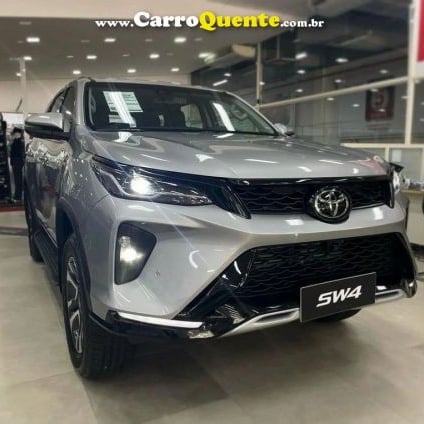 TOYOTA HILUX SW4 2.8 D-4D TURBO SRX PLATINUM 7L 4X4