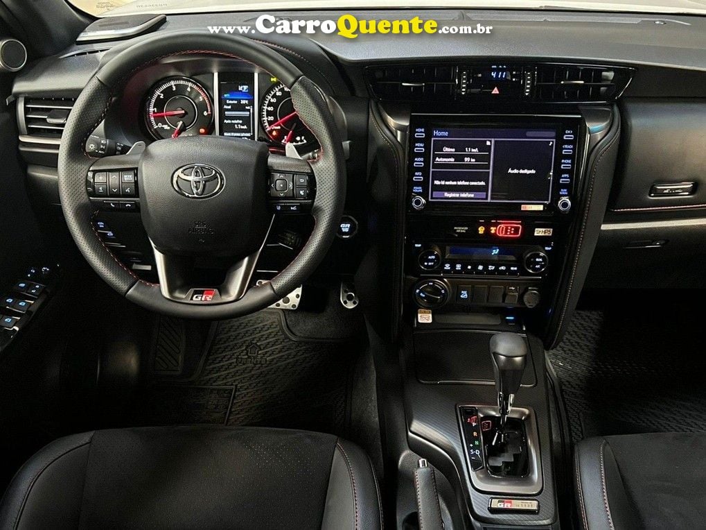 TOYOTA HILUX SW4 2.8 D-4D TURBO GR-S 7L 4X4 - Loja