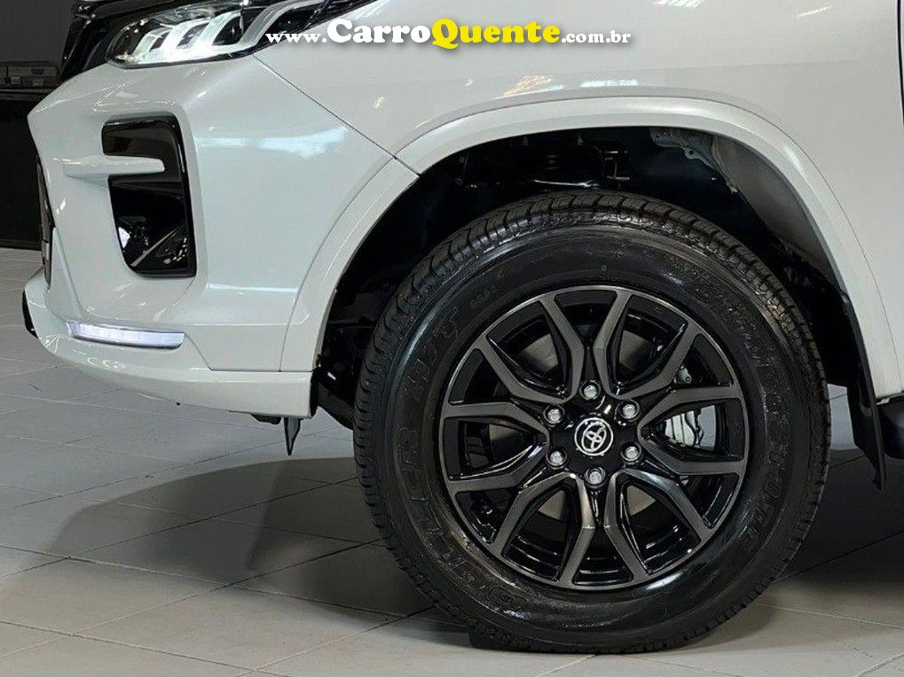 TOYOTA HILUX SW4 2.8 D-4D TURBO GR-S 7L 4X4 - Loja