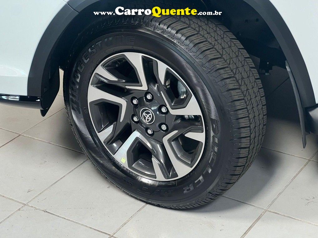 TOYOTA HILUX SW4 2.8 D-4D TURBO DIAMOND 7L 4X4 - Loja