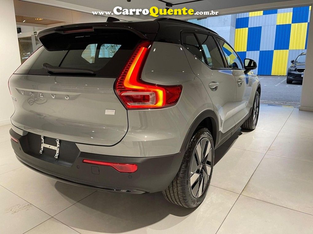 VOLVO XC40 P6 RECHARGE ELECTRIC PLUS 2024 - Loja