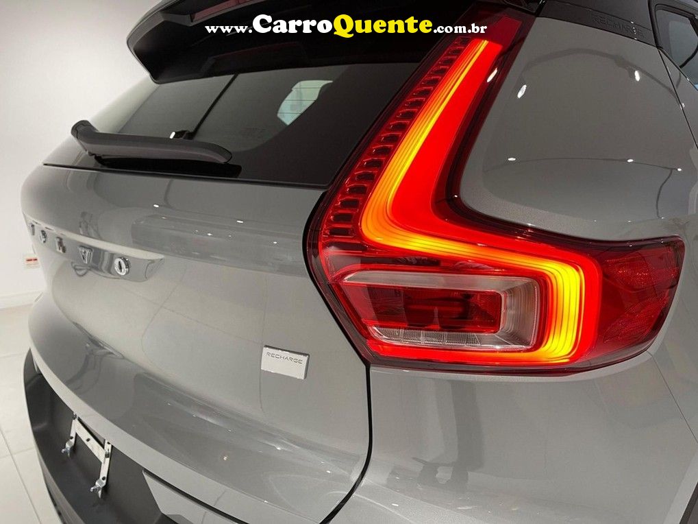 VOLVO XC40 P6 RECHARGE ELECTRIC PLUS 2024 - Loja