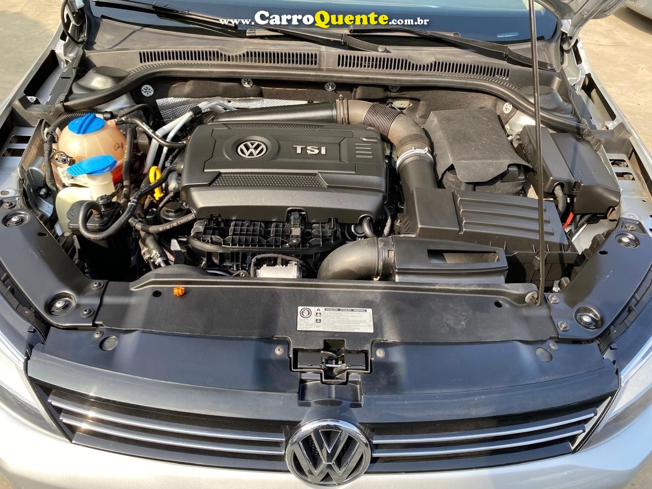 VOLKSWAGEN JETTA 2.0 COMFORTLINE 120CV - Loja