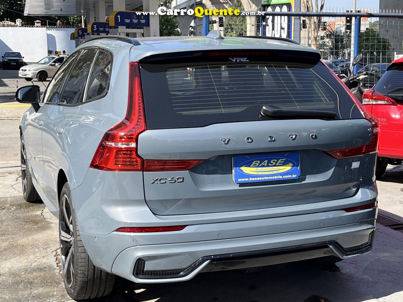 VOLVO   VOLVO XC60 2.0 T8 RECHARGE R-DESIGN AWD GEARTRONIC   CINZA 2022 2.0 T8 GASOLINA E ELÉTRICO - Loja