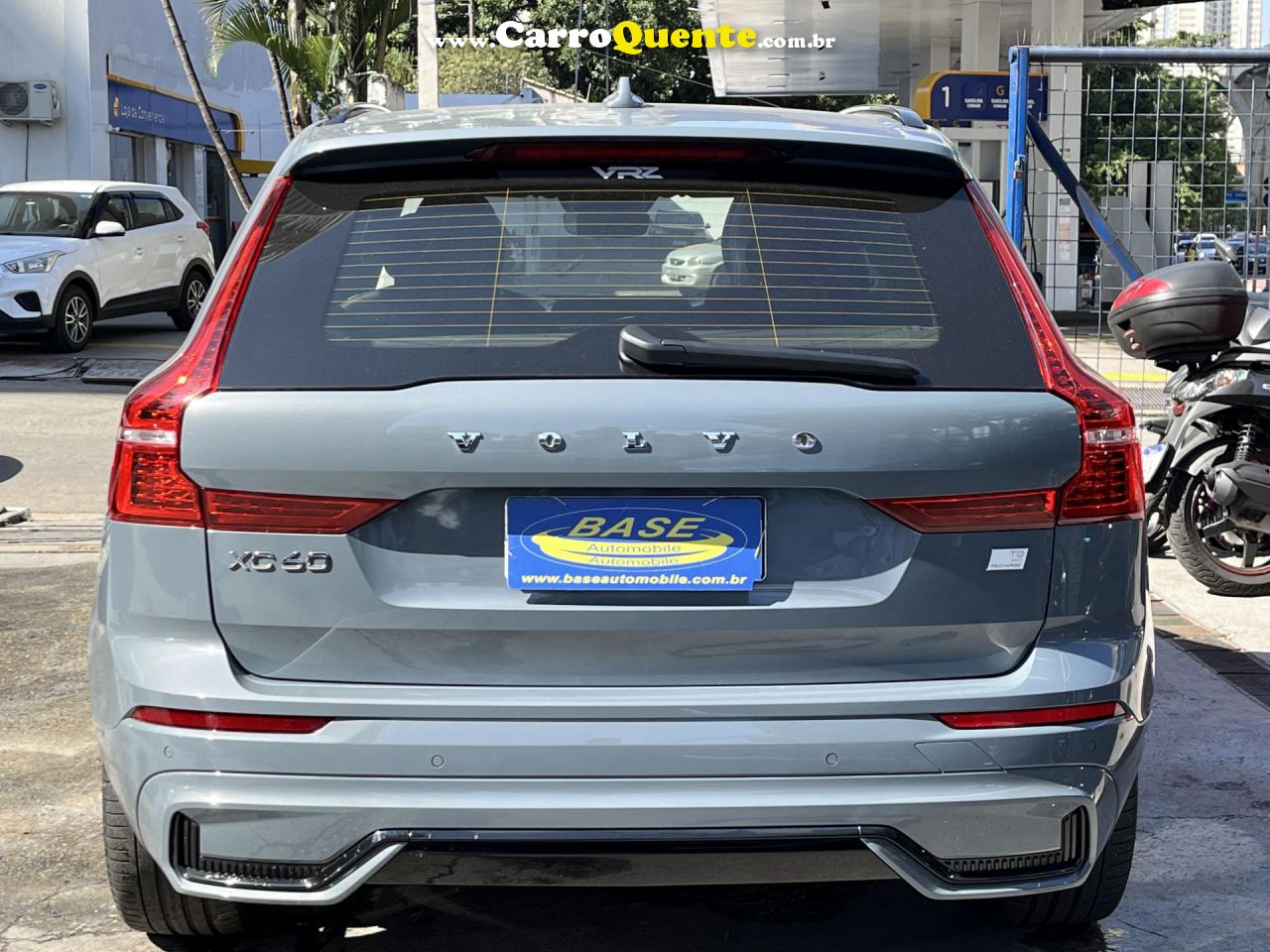 VOLVO   VOLVO XC60 2.0 T8 RECHARGE R-DESIGN AWD GEARTRONIC   CINZA 2022 2.0 T8 GASOLINA E ELÉTRICO - Loja