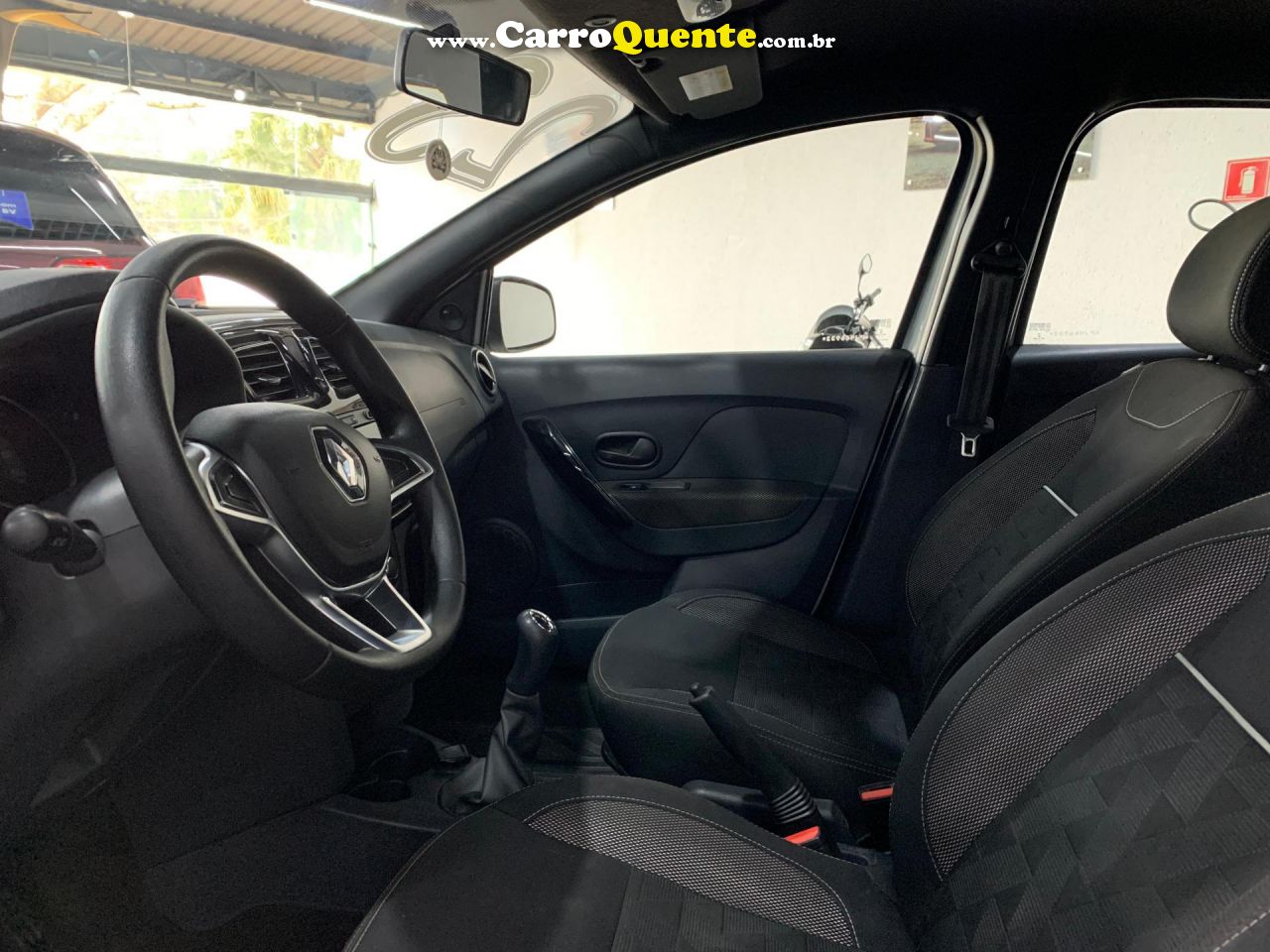 RENAULT   RENAULTLOGAN ZEN1 OMT   BRANCO 2023 1.0 FLEX - Loja