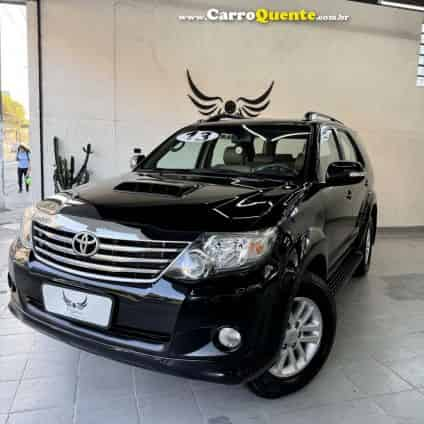 TOYOTA   HILUX SW4 SR 4X2 2.7 2.7 FLEX 16V AUT.   PRETO 2013 2.7 FLEX