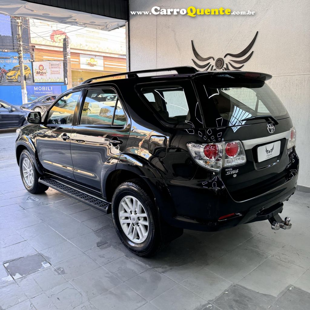 TOYOTA   HILUX SW4 SR 4X2 2.7 2.7 FLEX 16V AUT.   PRETO 2013 2.7 FLEX - Loja