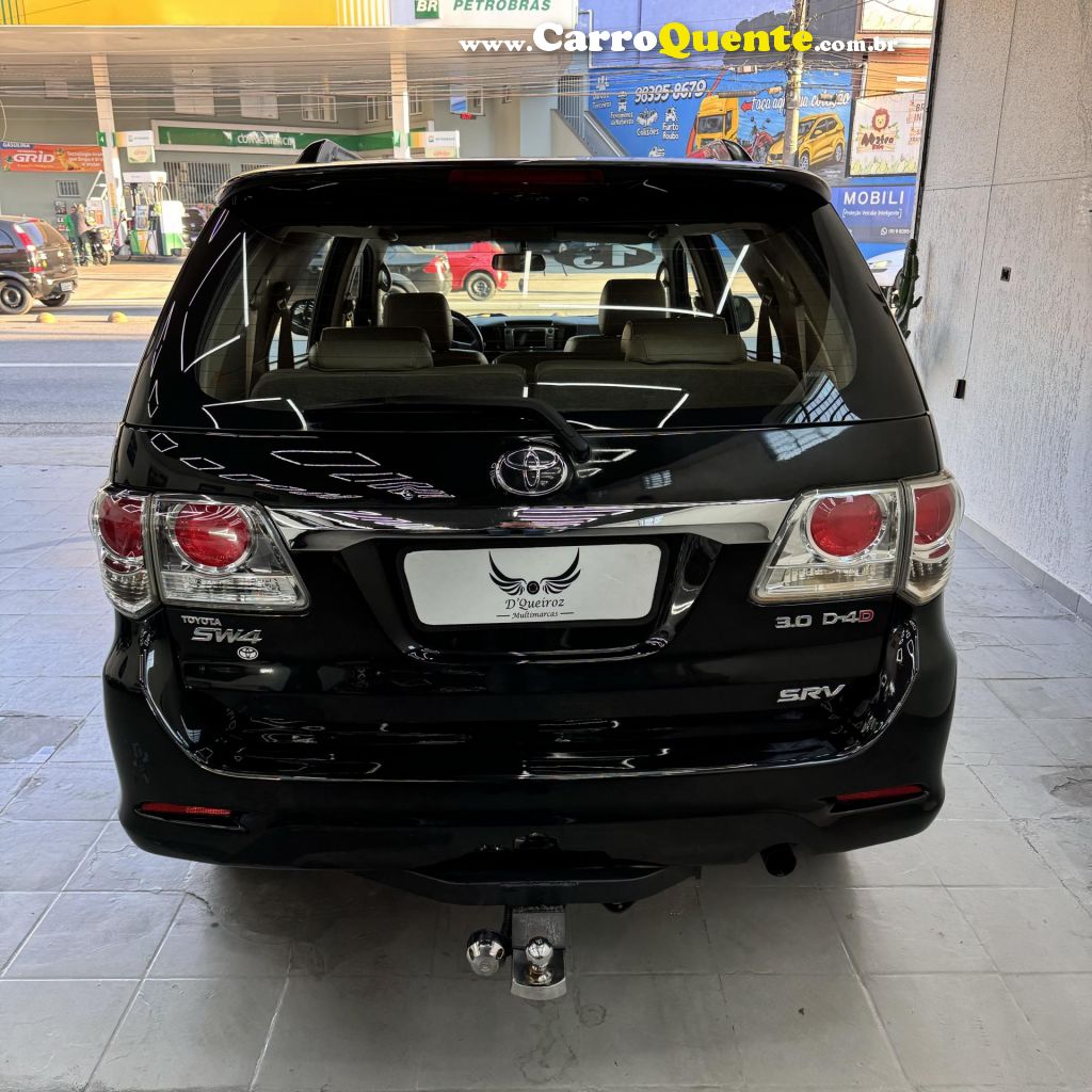 TOYOTA   HILUX SW4 SR 4X2 2.7 2.7 FLEX 16V AUT.   PRETO 2013 2.7 FLEX - Loja