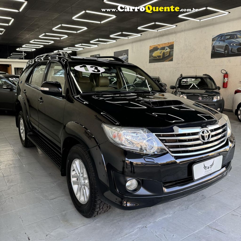 TOYOTA   HILUX SW4 SR 4X2 2.7 2.7 FLEX 16V AUT.   PRETO 2013 2.7 FLEX - Loja