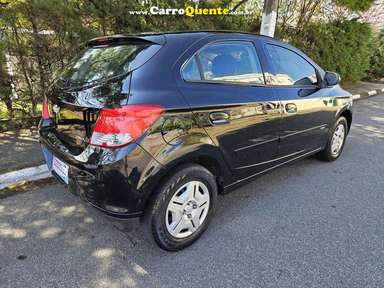 CHEVROLET   ONIX HATCH LT 1.0 8V FLEXPOWER 5P MEC.   PRETO 2013 1.0 FLEX - Loja