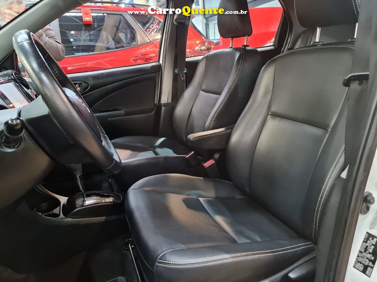 1.5 XLS SEDAN  BRANCO   APENAS 83 MIL KM - Loja