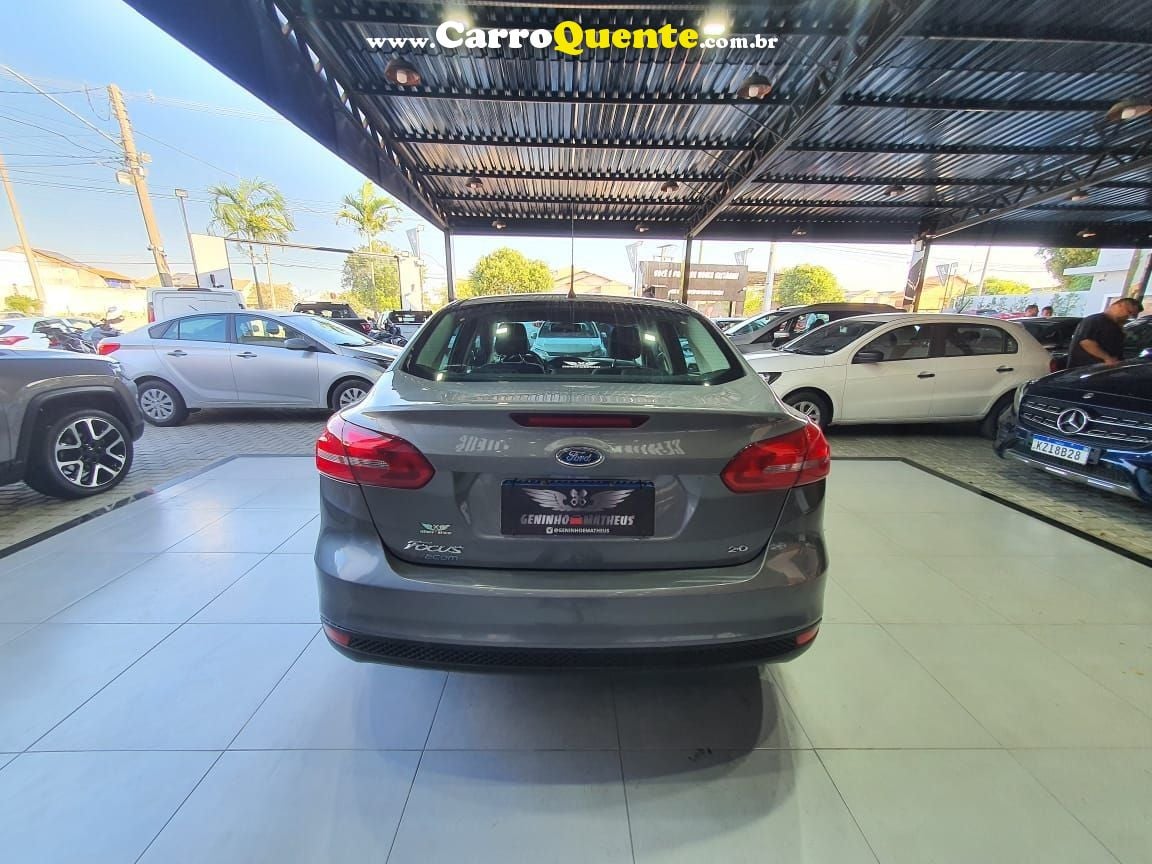 FORD FOCUS 2.0 SE FASTBACK 16V - Loja