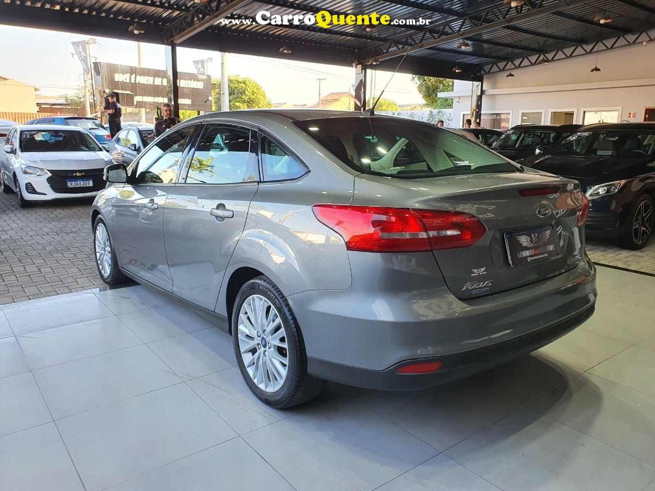 FORD FOCUS 2.0 SE FASTBACK 16V - Loja