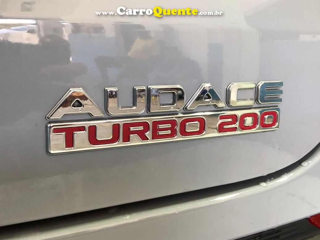 FIAT FASTBACK 1.0 TURBO 200 AUDACE - Loja