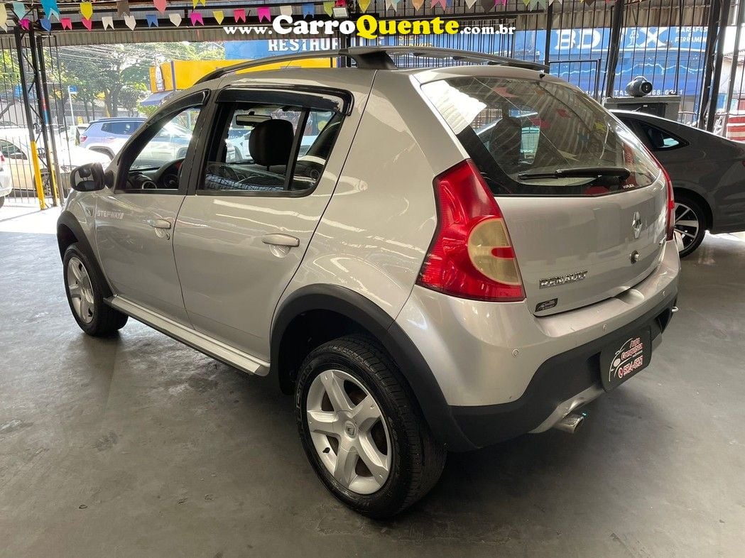 RENAULT SANDERO 1.6 STEPWAY 16V - Loja