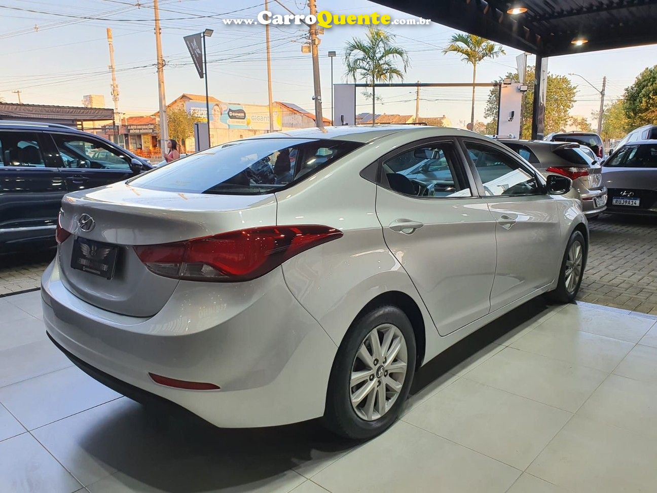 HYUNDAI ELANTRA 2.0 GLS 16V - Loja