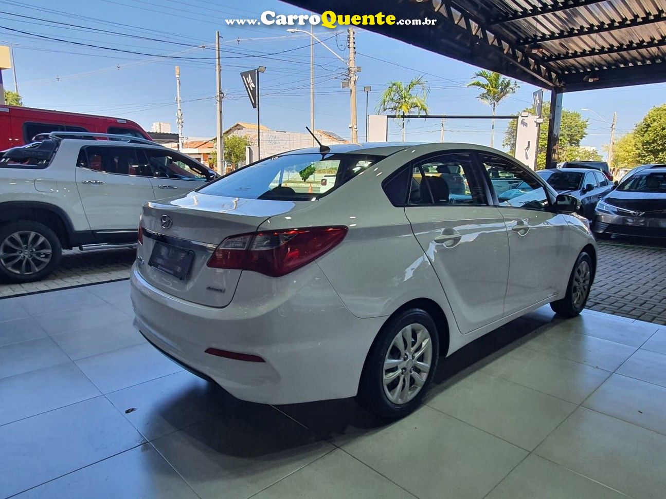 HYUNDAI HB20S 1.6 COMFORT PLUS 16V - Loja