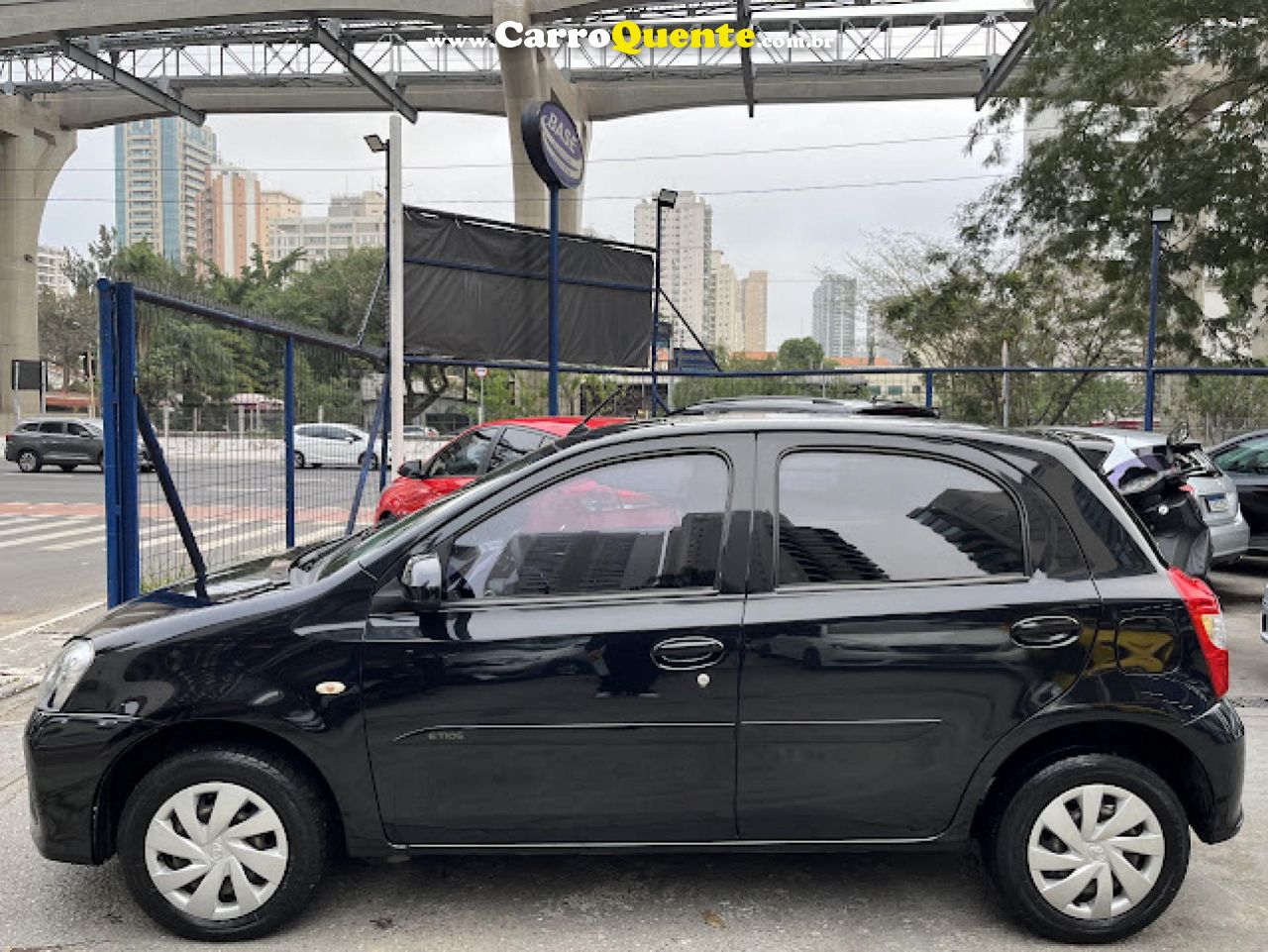 TOYOTA   ETIOS XS 1.5 FLEX 16V 5P MEC.   PRETO 2018 1.3 FLEX - Loja