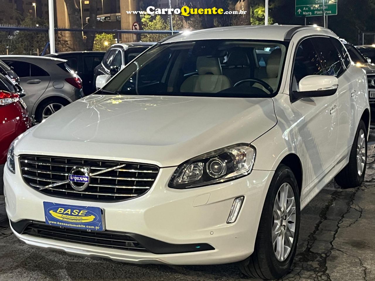 VOLVO   XC60 2.0 T5 MOMENTUM GASOLINA AUTOMÁTICO   BRANCO 2016 2.0 T GASOLINA - Loja