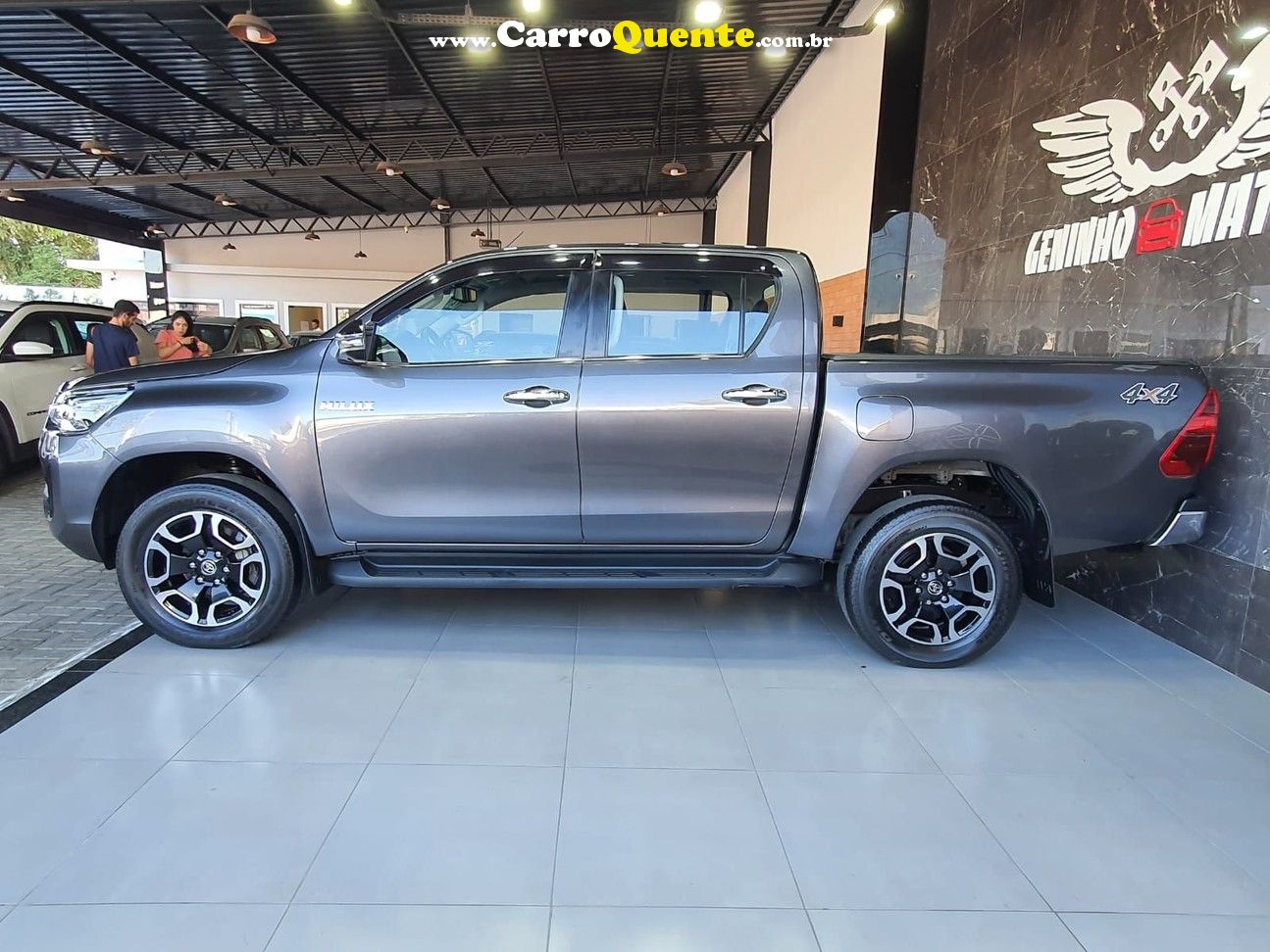 TOYOTA HILUX 2.8 SRV 4X4 CD 16V - Loja