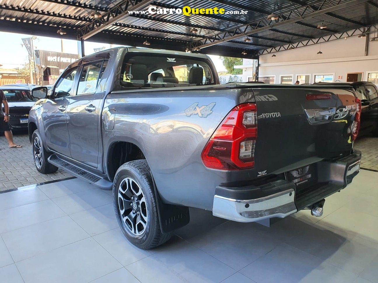 TOYOTA HILUX 2.8 SRV 4X4 CD 16V - Loja