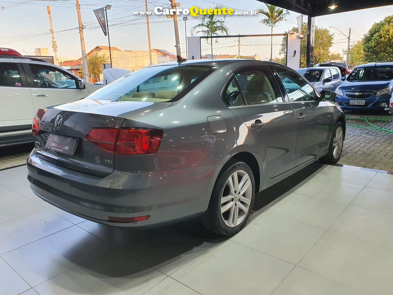 VOLKSWAGEN JETTA 2.0 TSI HIGHLINE 211CV - Loja