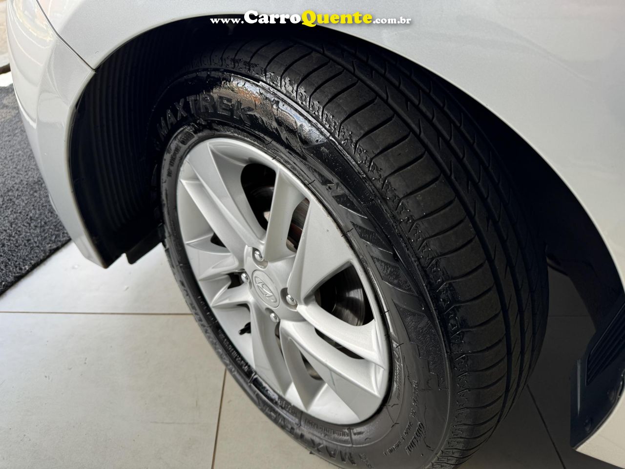 HYUNDAI   HB20 PREMIUM 1.6 FLEX 16V AUT.   PRATA 2013 1.6 FLEX - Loja