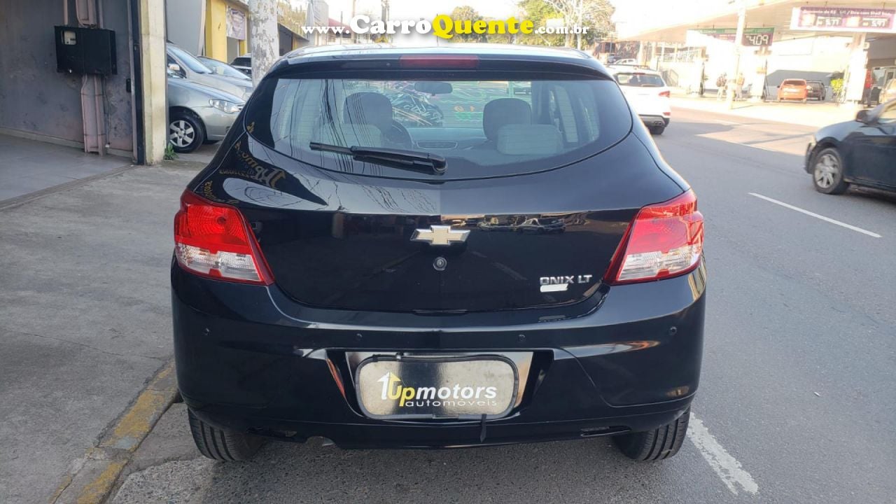 CHEVROLET   ONIX HATCH LT 1.0 8V FLEXPOWER 5P MEC.   PRETO 2015 1.0 FLEX - Loja