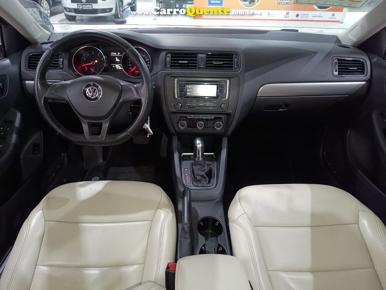 VOLKSWAGEN JETTA 2.0 TRENDLINE - Loja