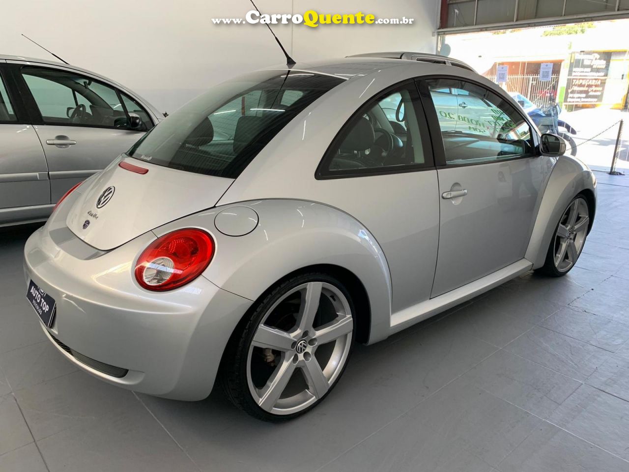 VOLKSWAGEN   NEW BEETLE 2.0 MI MEC.AUT.   PRATA 2007 2.0 GASOLINA - Loja