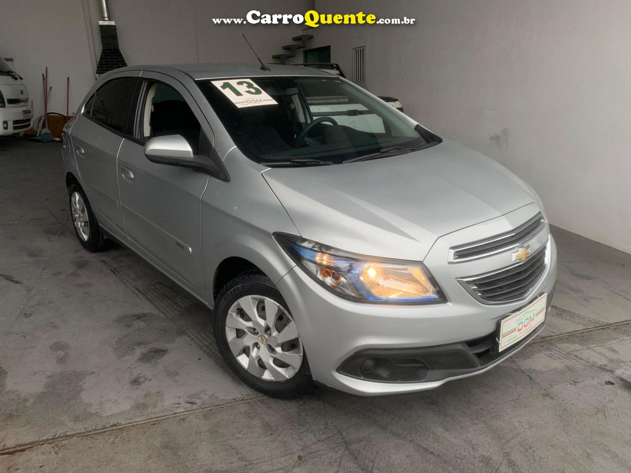 CHEVROLET   ONIX HATCH LT 1.4 8V FLEXPOWER 5P MEC.   PRATA 2013 1.4 FLEX - Loja