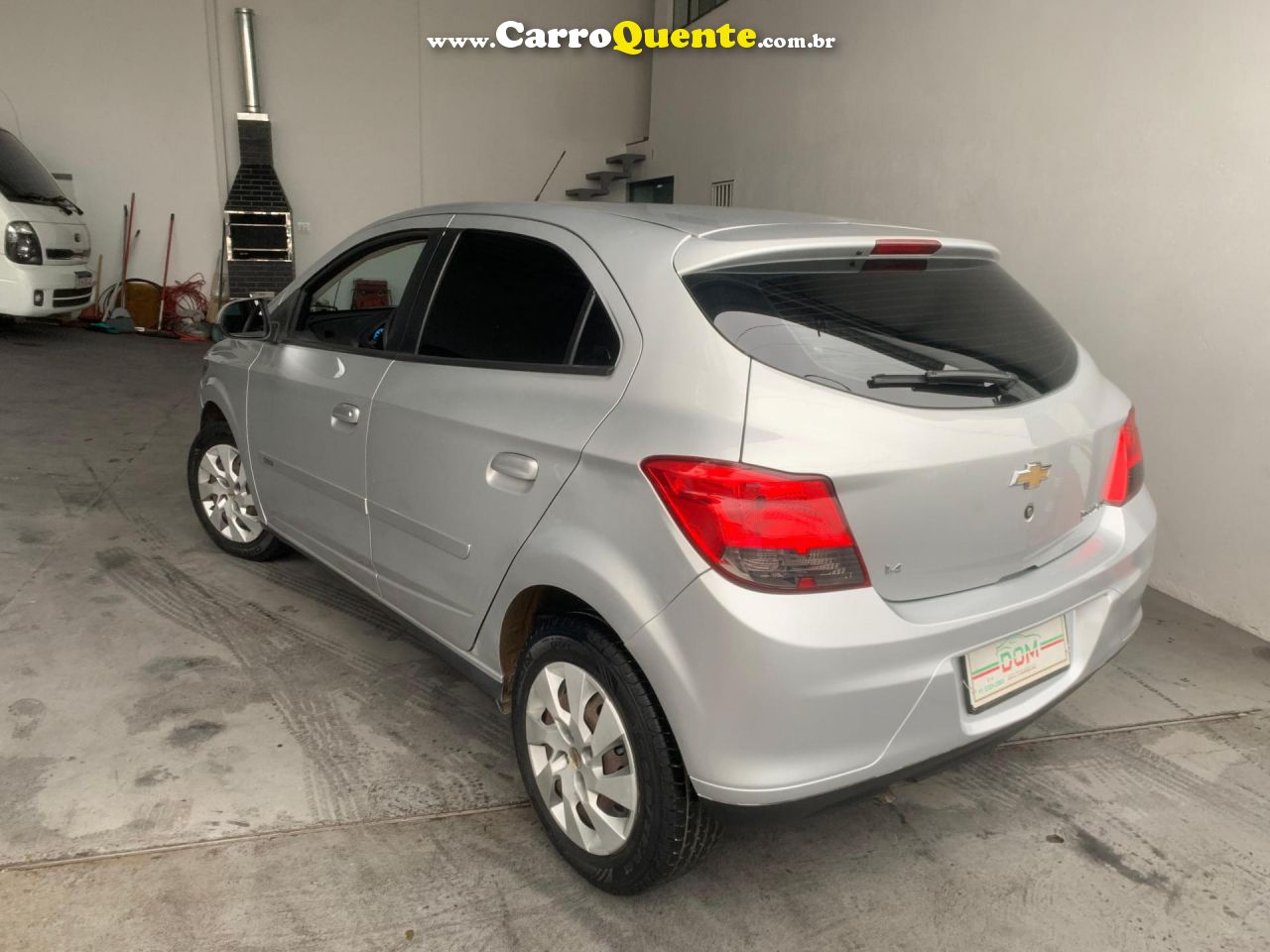 CHEVROLET   ONIX HATCH LT 1.4 8V FLEXPOWER 5P MEC.   PRATA 2013 1.4 FLEX - Loja