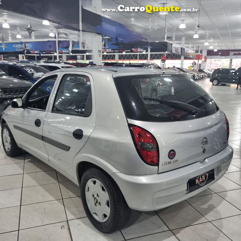 CHEVROLET   CELTA 1.0 SUPER 1.0 MPFI VHC 8V 5P   PRATA 2003 1.0 GASOLINA - Loja