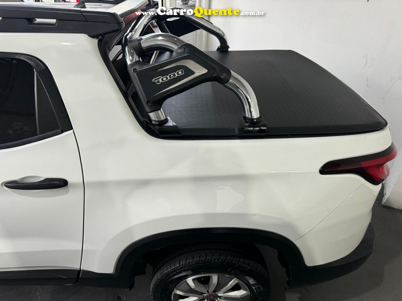 FIAT   TORO FREEDOM 1.8 16V FLEX AUT.   BRANCO 2017 1.8 FLEX - Loja