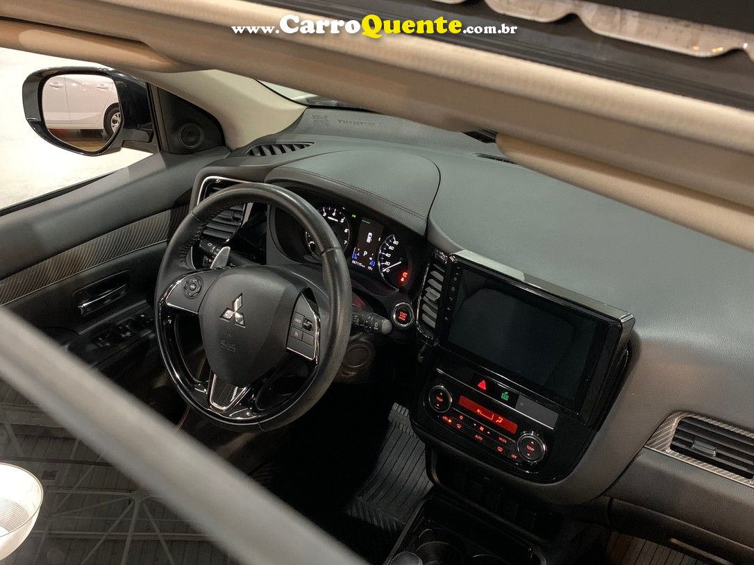 MITSUBISHI OUTLANDER - Loja