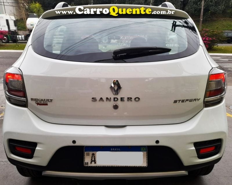 Renault SANDERO 1.6 STEPWAY 8V FLEX 4P MANUAL - Loja