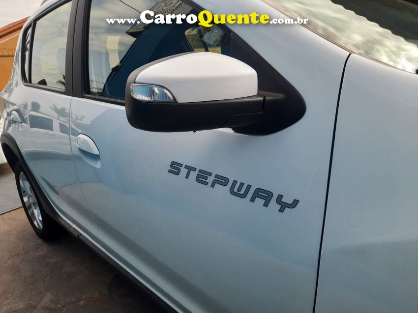 Renault SANDERO 1.6 STEPWAY 8V FLEX 4P MANUAL - Loja