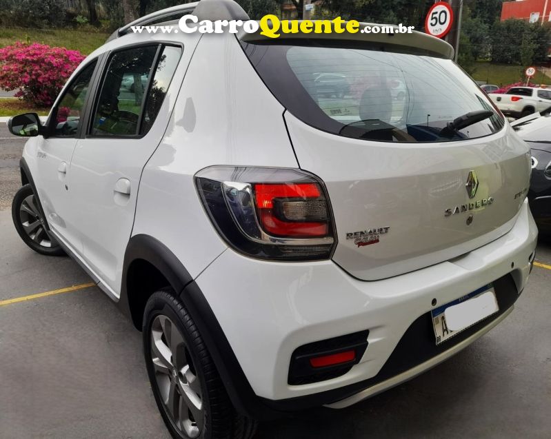 Renault SANDERO 1.6 STEPWAY 8V FLEX 4P MANUAL - Loja