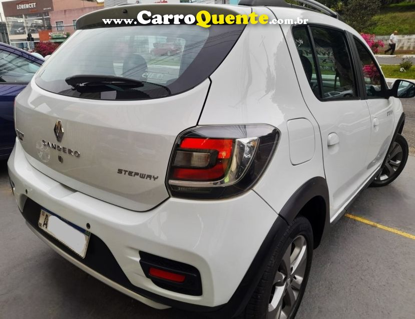 Renault SANDERO 1.6 STEPWAY 8V FLEX 4P MANUAL - Loja