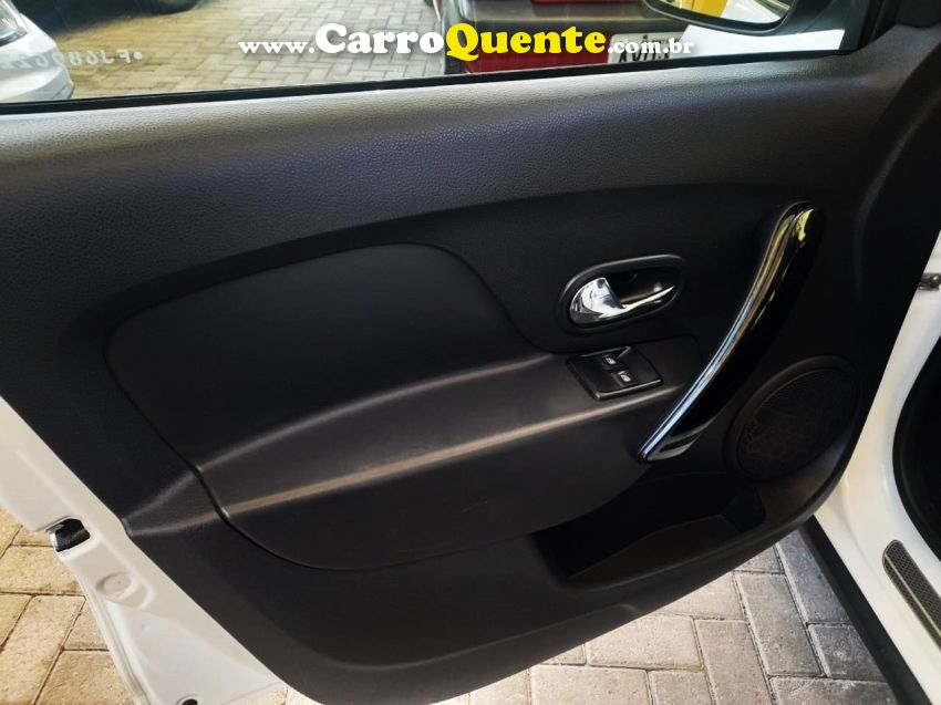 Renault SANDERO 1.6 STEPWAY 8V FLEX 4P MANUAL - Loja