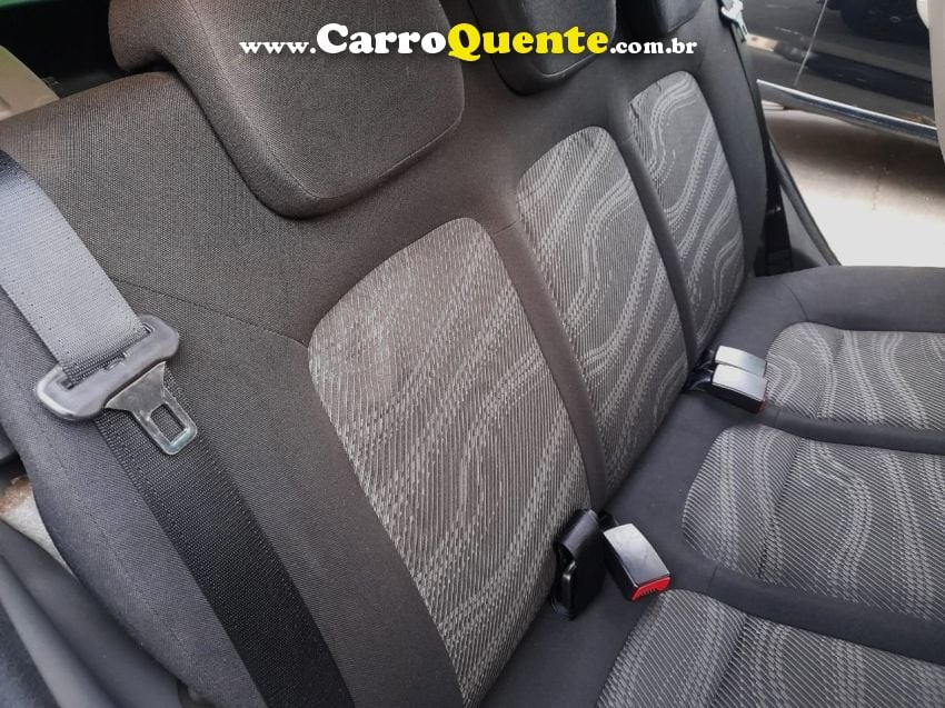 Fiat Punto ATTRACTIVE 1.4 FLEX COMPLETO,DH,AC,VTE,AL,RLL,MULTIMIDIA,ETC,IMPECAVEL - Loja