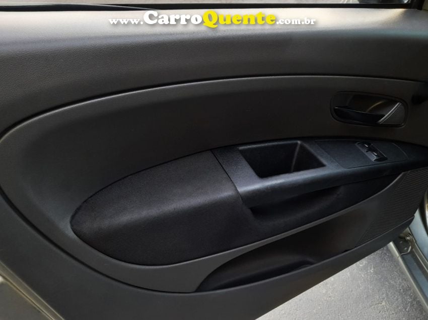 Fiat Punto ATTRACTIVE 1.4 FLEX COMPLETO,DH,AC,VTE,AL,RLL,MULTIMIDIA,ETC,IMPECAVEL - Loja