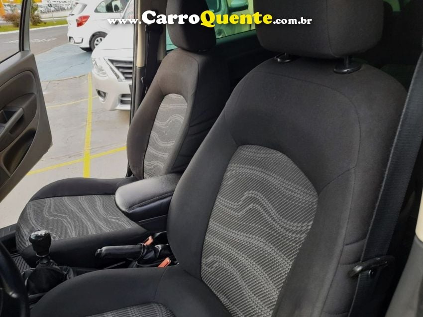 Fiat Punto ATTRACTIVE 1.4 FLEX COMPLETO,DH,AC,VTE,AL,RLL,MULTIMIDIA,ETC,IMPECAVEL - Loja