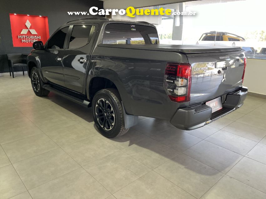 Mitsubishi L200 TRITON 2.4 16V TURBO DIESEL SPORT HPE CD 4P 4X4 AUTOMÁTICO - Loja