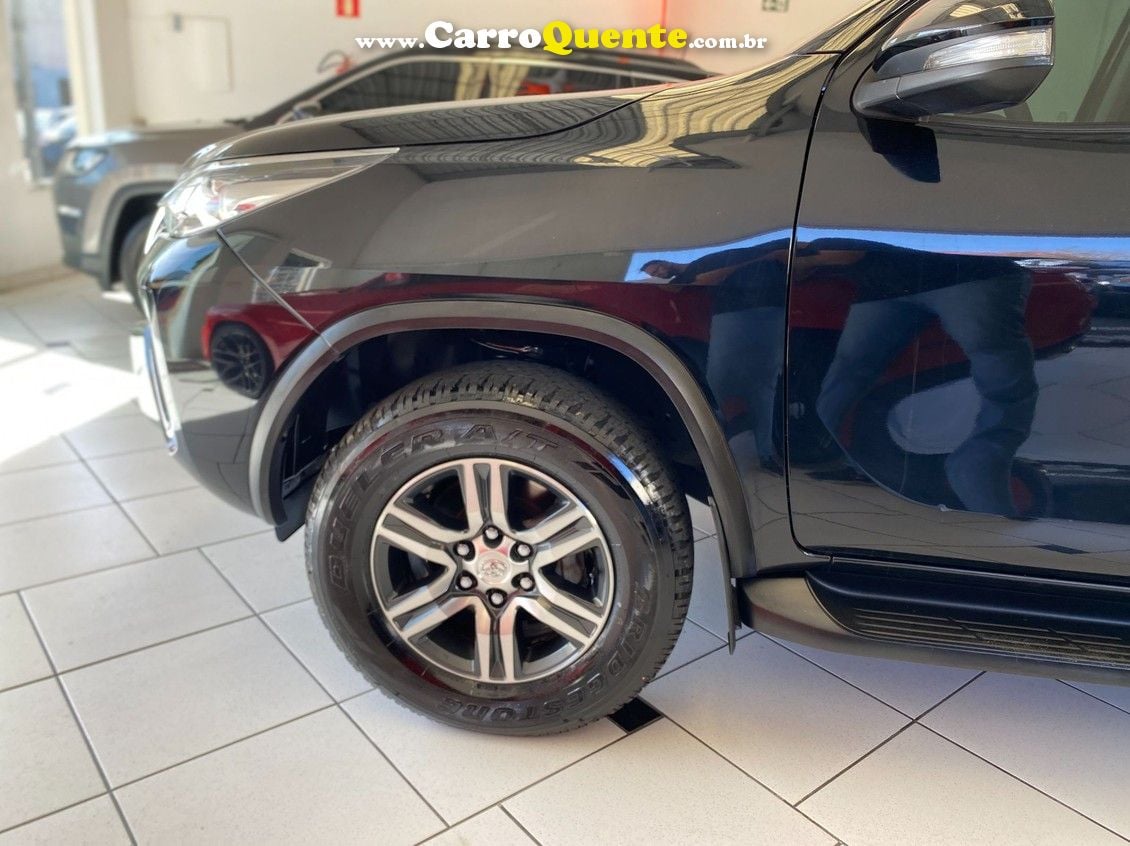 TOYOTA HILUX SW4 2.7 SR 7 LUGARES 4X2 16V - Loja