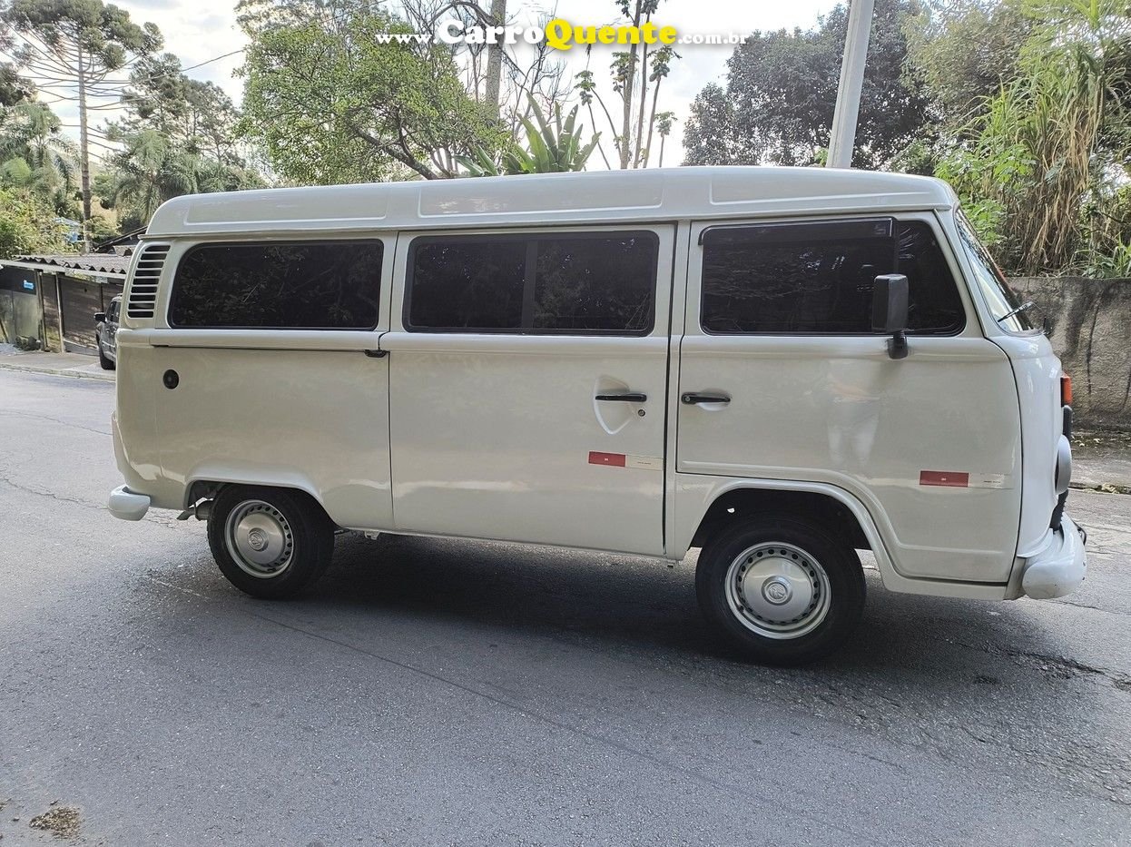 VOLKSWAGEN KOMBI 1.4 MI STD 8V - Loja