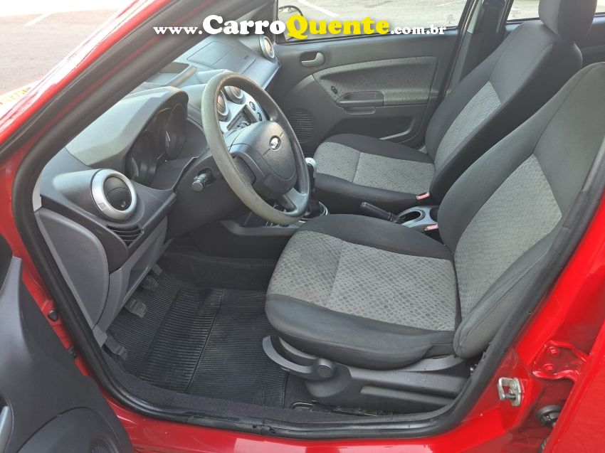 Ford FIESTA 1.6 ROCAM SE SEDAN 8V FLEX 4P MANUAL - Loja